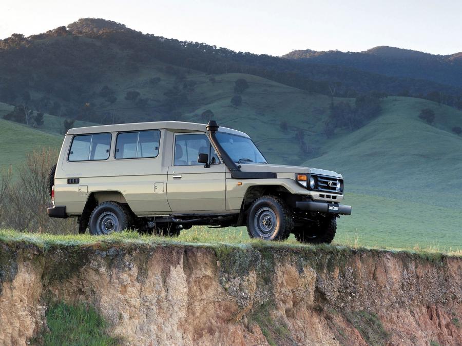 Toyota Land Cruiser 70 Troop Carrier '1999